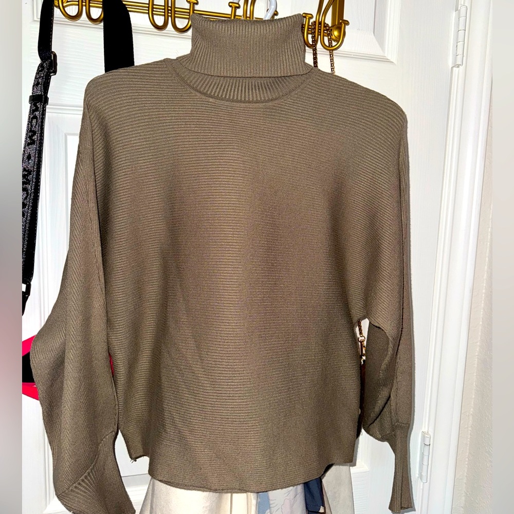 Pink Rose turtleneck NWOT 🤩 PERFECT condition. Size medium.